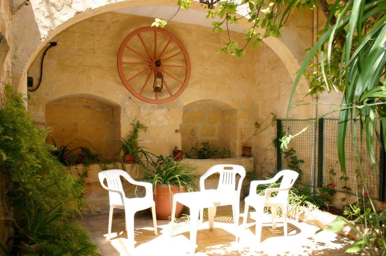 Sylvia' S Millhouse Villa Kerċem Exteriör bild