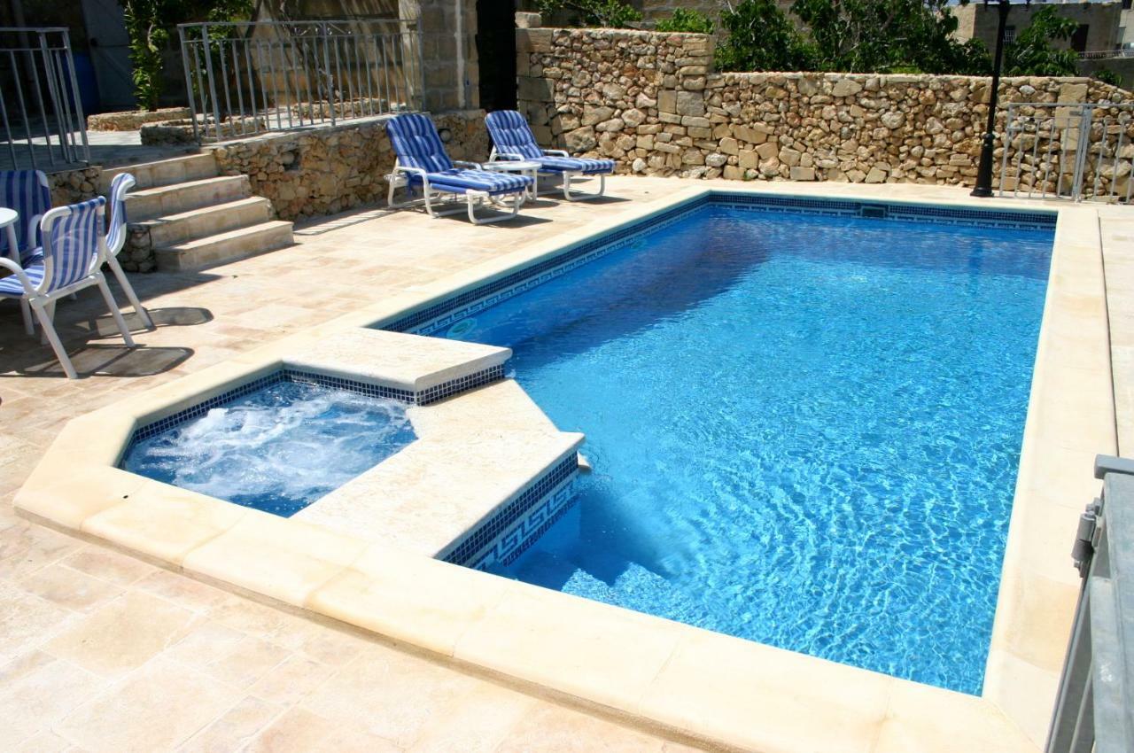 Sylvia' S Millhouse Villa Kerċem Exteriör bild